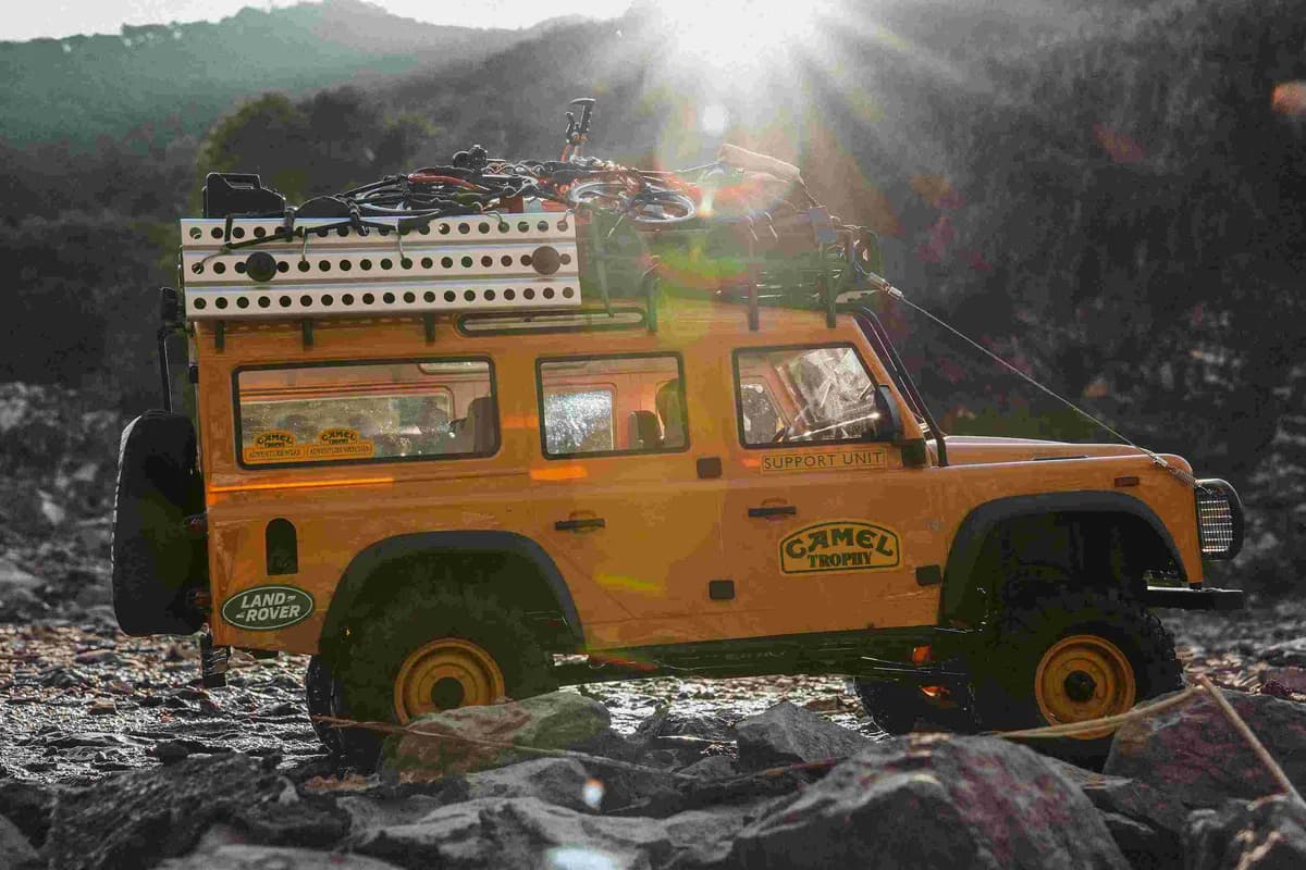FMS 1:10 FCX10 Land Rover Defender RS Yellow 14