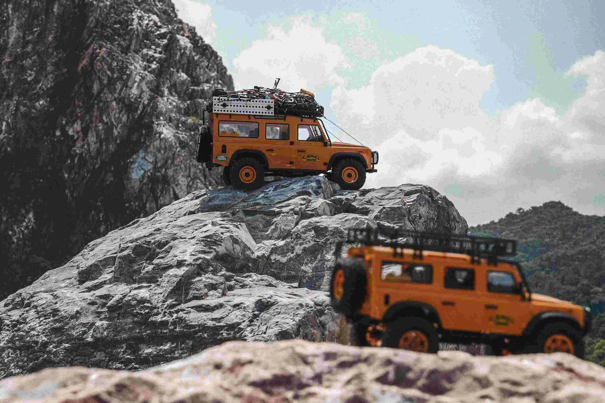 FMS 1:10 FCX10 Land Rover Defender RS Yellow 9